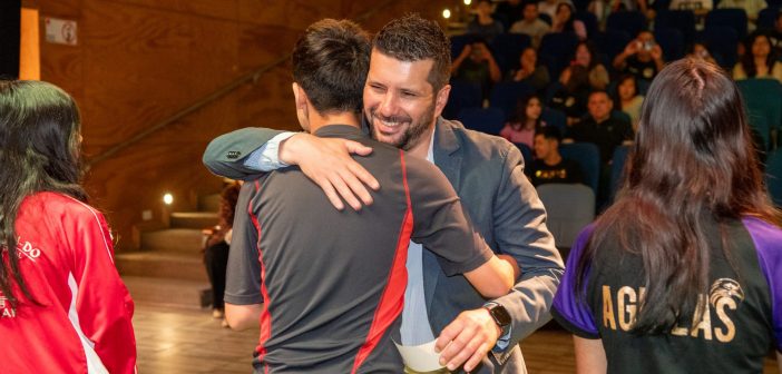 ALCALDE FELIPE MUÑOZ ENCABEZÓ ENTREGA DE BECAS DEPORTIVAS 2023